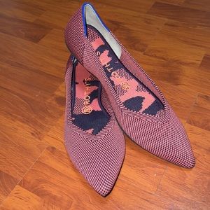 Like new. Rothy’s Double Stitched Rose Points - 9.5 size.